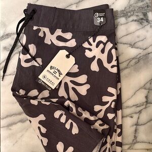 Billabong Black and Cream Coral Pattern Boardshorts